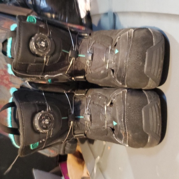 Black and Teal Snowboard Boots - Picture 3 of 11